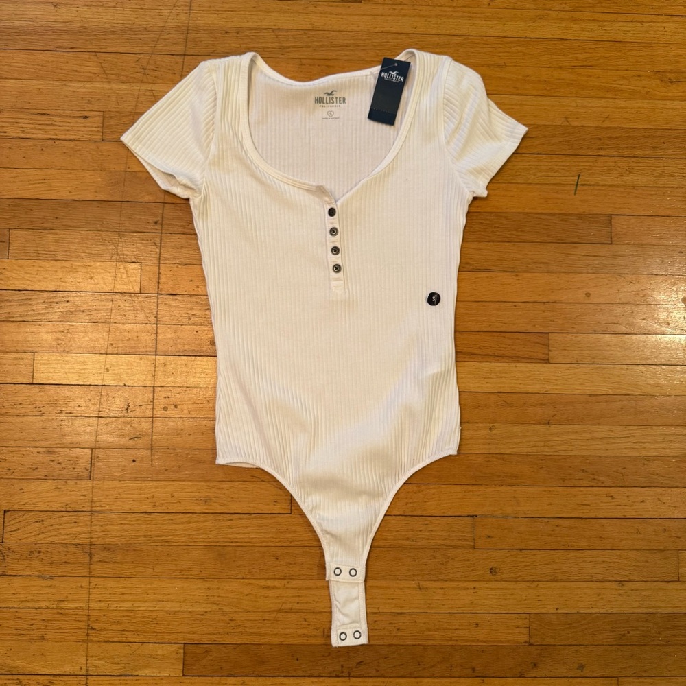 Hollister Cream Ribbed Button Bodysuit S NWT